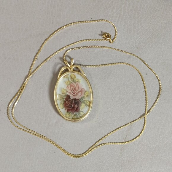 Roses Pendant Necklace 29 Inch Vintage Flowers Oval Pink Red Gold Tone Frame - Picture 5 of 10